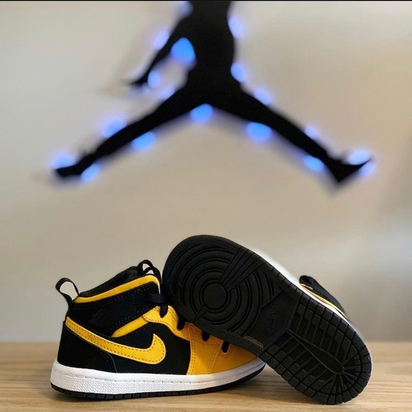 Air Jordan 1 - Picture 2 of 3